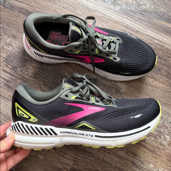 Brooks Adrenaline GTS 23 - Picture 1 of 8